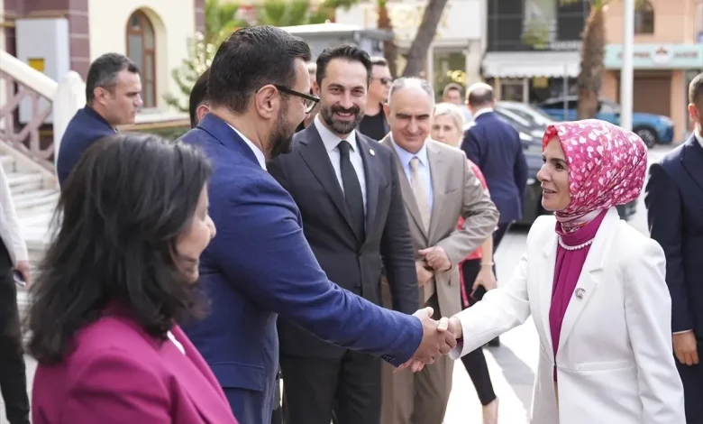 Bakan Göktaş Manisa Valiliği ve AK Parti İl Başkanlığını Ziyaret Etti Bakan Göktaş Manisa Valiliği ve AK Parti İl Başkanlığını Ziyaret Etti